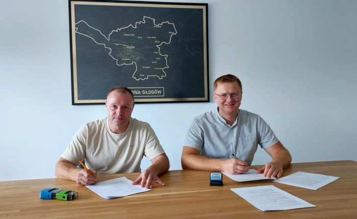 Miniaturka artykułu Podpisanie umowy na remont drogi w Borku