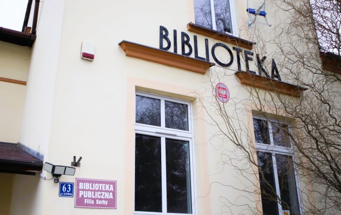 Miniaturka artykułu Zakończyła się modernizacja dachu budynku biblioteki w Serbach