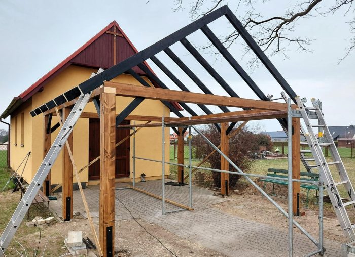 Miniaturka artykułu Powstaje nowa wiata przy kaplicy w Kluczach