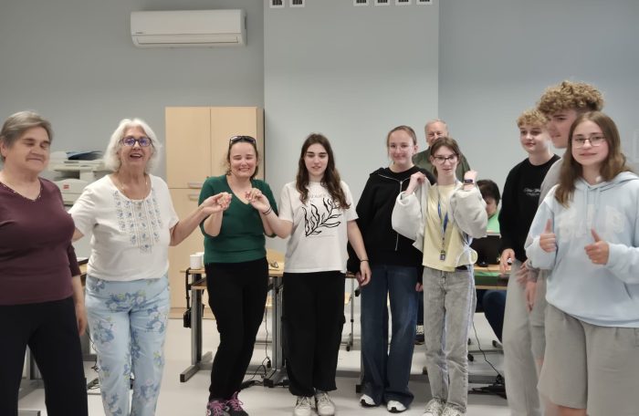 Miniaturka artykułu Szkoła Międzypokoleniowa w Serbach – technologia, która łączy pokolenia!