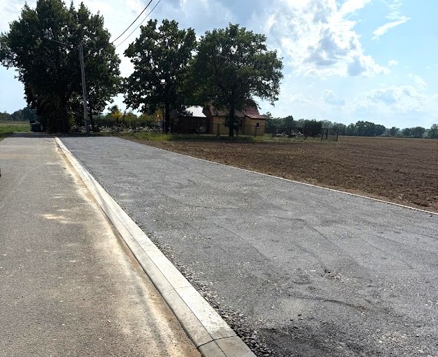 Miniaturka artykułu Nowe utwardzenie terenu przy cmentarzu