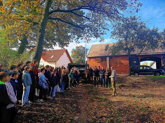 Miniaturka artykułu Sprzątanie lasu i żywa lekcja historii w Zaborni