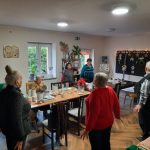 ozdoby świąteczne w Klubie Seniora