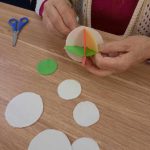 ozdoby choinkowe w klubie seniora